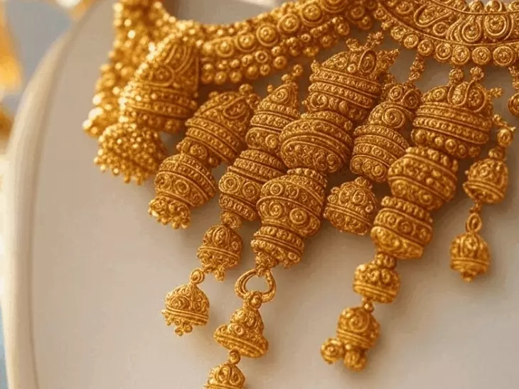 चांदी दो दिन में ₹10 हजार सस्ती हुई:लगातार 20 दिन में ₹35,666 चढ़ा था भाव; सोना ₹1.27 लाख के पार, इस साल ₹51 हजार बढ़ा